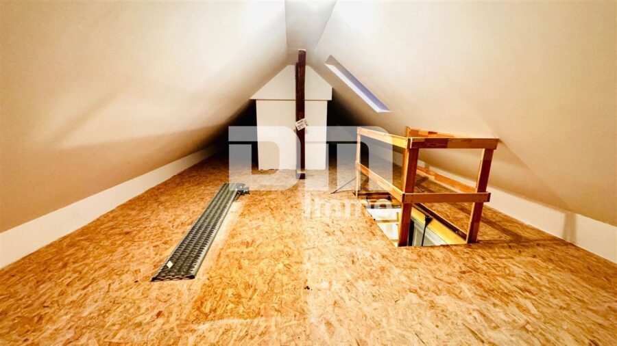 (R)eserviert!Teilsaniertes Ein- bis Zweifamilienhaus mit zusätzlichen Wohnraum - DG ausgebauter Dachboden / Reservezimmer